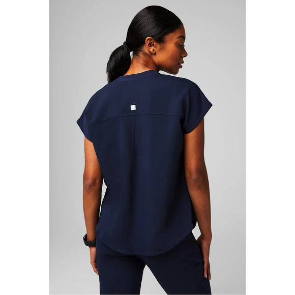 Fabletics Evolve Scrub Top Womens Large NWT Navy Blue 3 Pocket Oversized Stretch - Picture 5 of 10